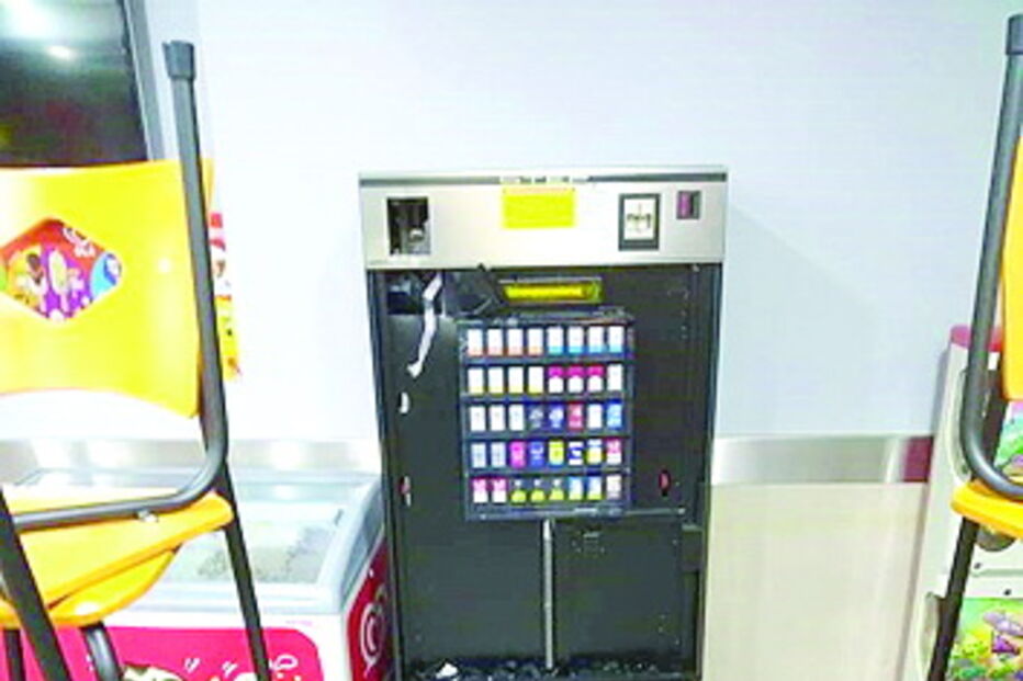 Máquina de tabaco foi estroncada e o assaltante levou maços e cerca de 50 euros em notas  