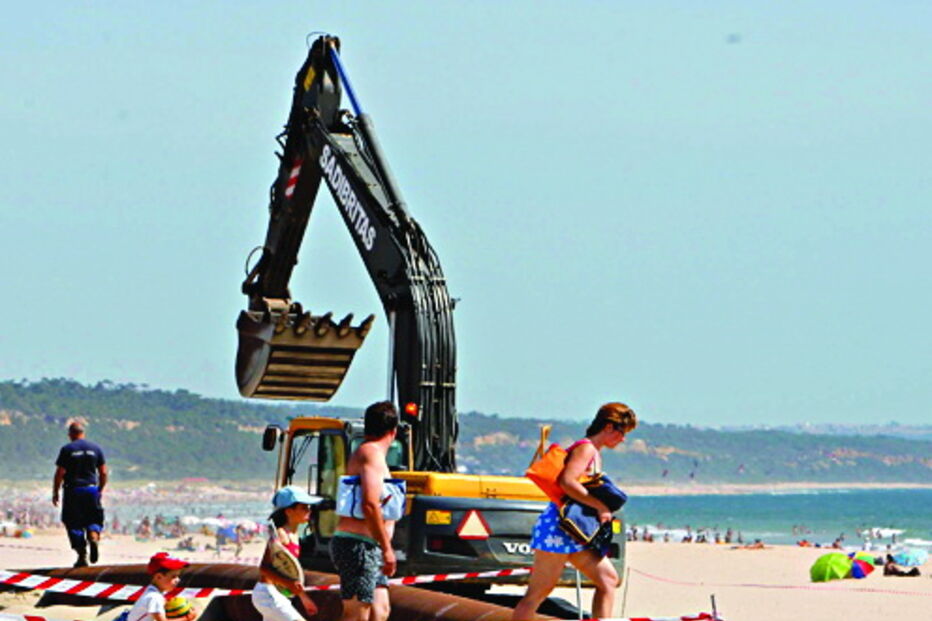Praias da Caparica vão receber  1 milhão de metros cúbicos de areia  