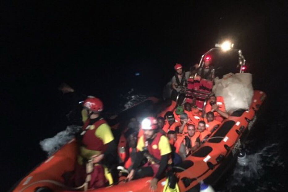 Navio da ONG Open Arms resgata mais 39 migrantes no Mediterrâneo