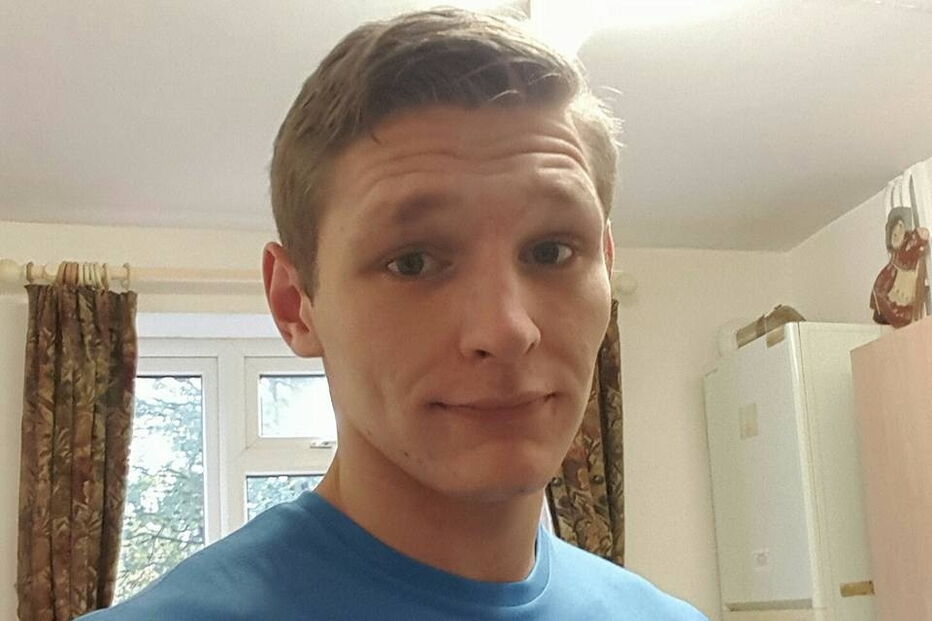 Oliver Hillier tem 26 anos