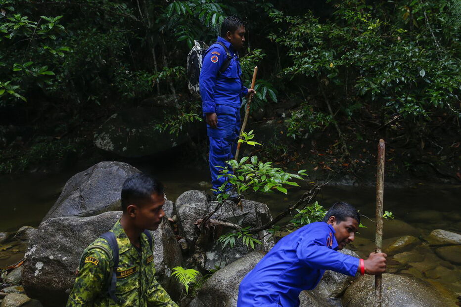 Equipas de resgate na Malásia
