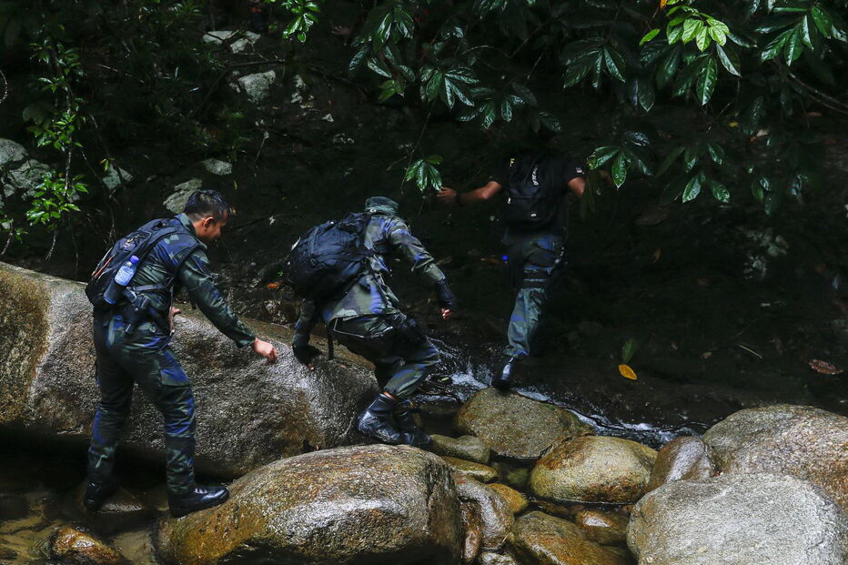 Equipas de resgate na Malásia