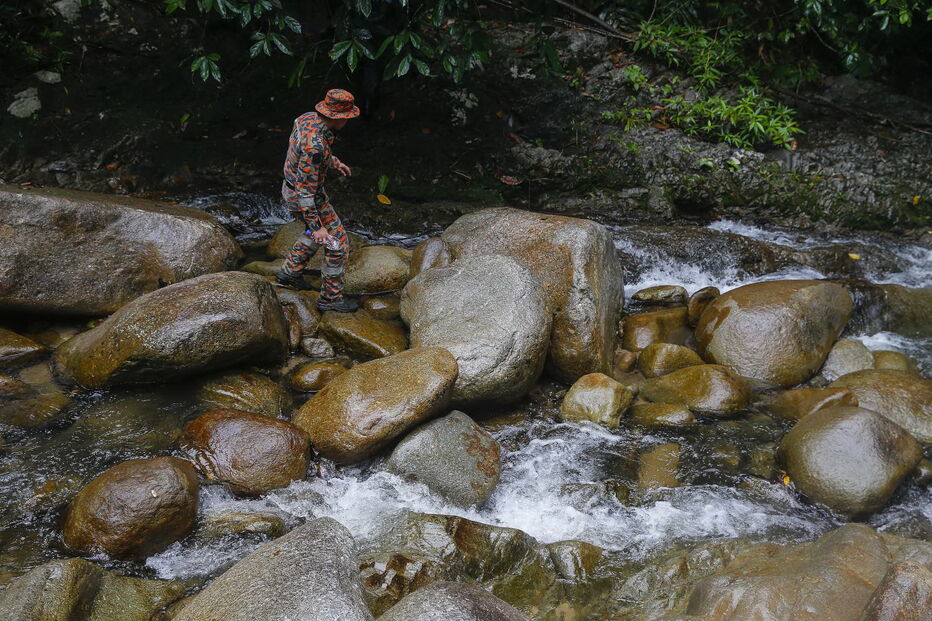 Equipas de resgate na Malásia