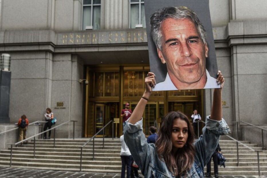 Jeffrey Epstein estava acusado de abuso sexual e tráfico de menores