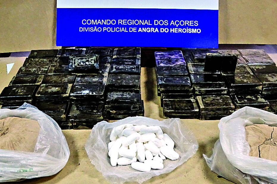 Pai e filho presos com 25 quilos de droga em Angra do Heroísmo