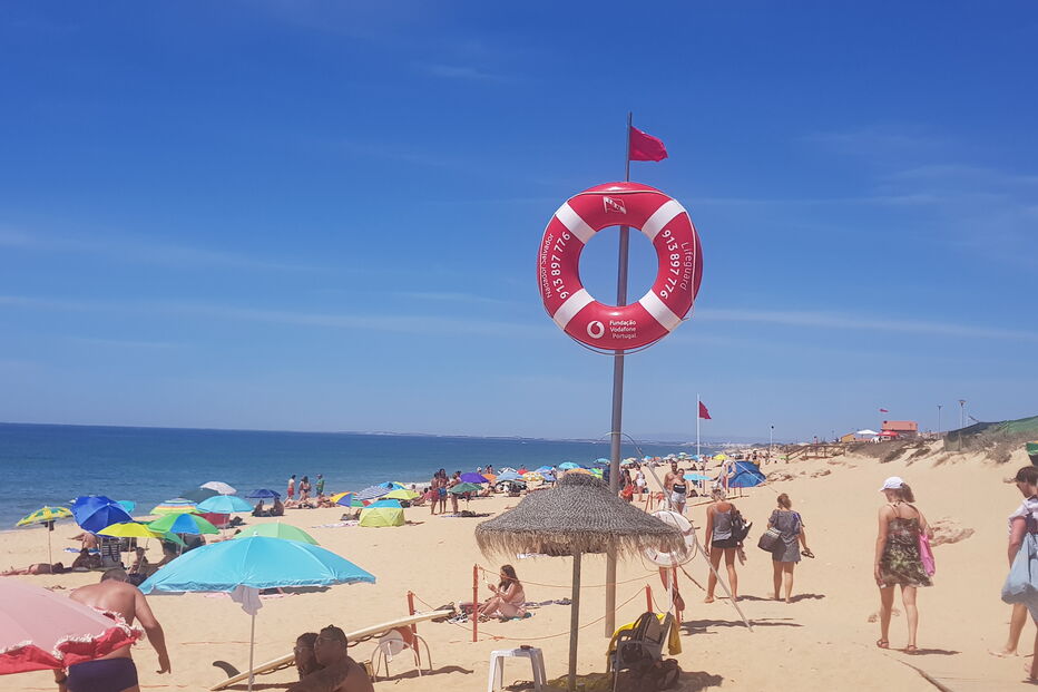 Praia de Faro interdita a banhos