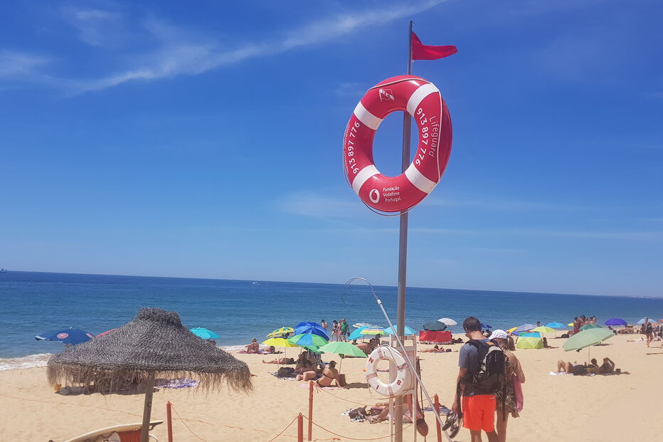Praia de Faro interdita a banhos