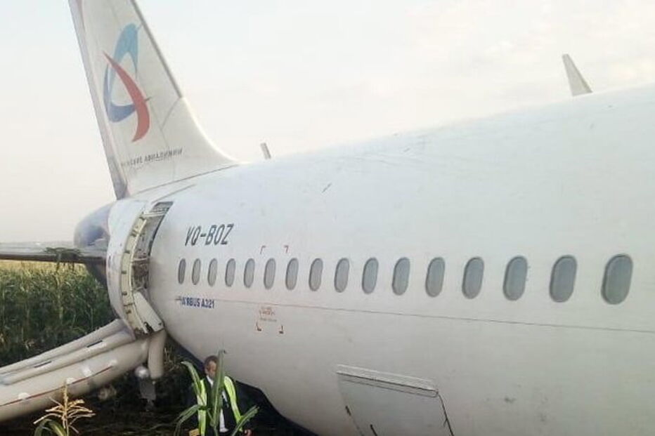 Avião colide com pássaros e provoca 23 feridos após aterragem de emergência na Rússia