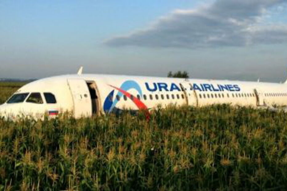 Avião colide com pássaros e provoca 23 feridos após aterragem de emergência na Rússia