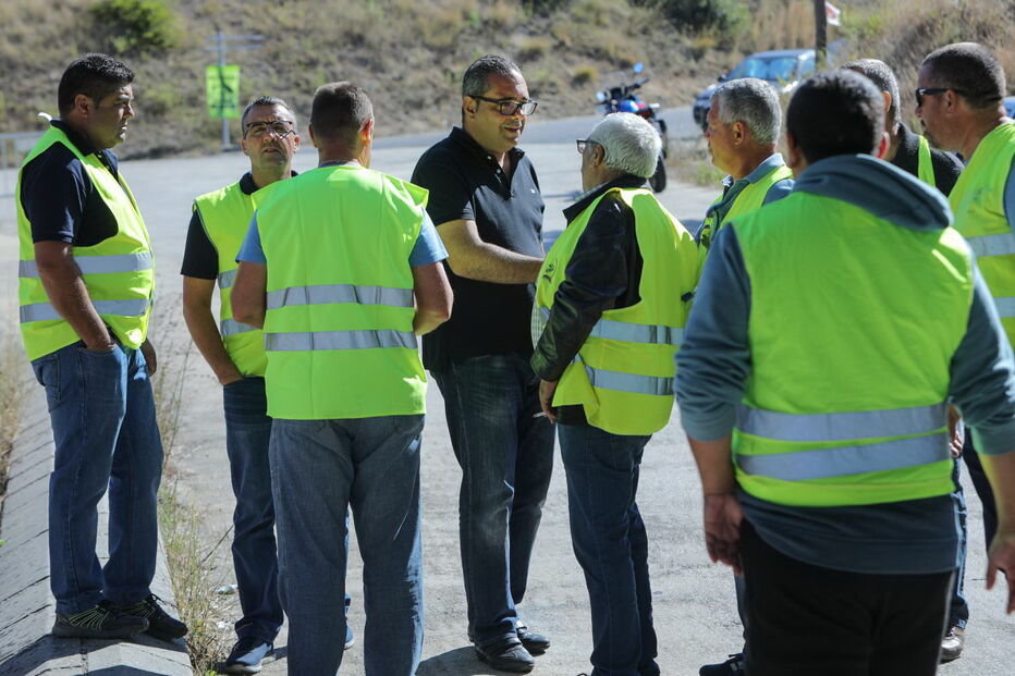O porta-voz do Sindicato dos Motoristas de Matérias Perigosas, Pardal Henriques, e os motoristas 