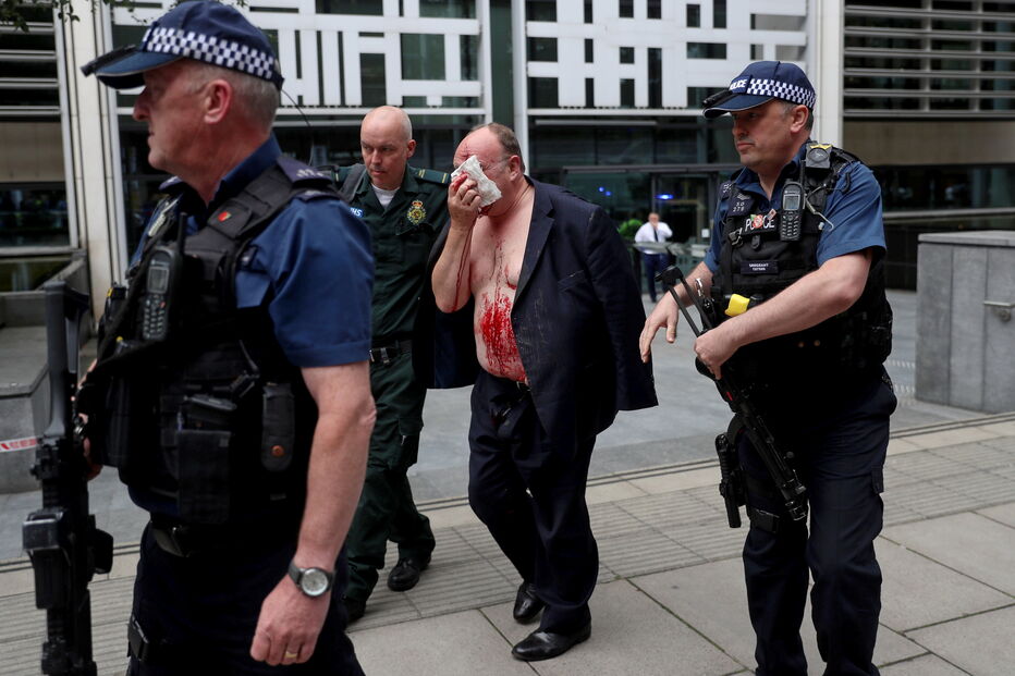 Homem esfaqueado na cara em Londres