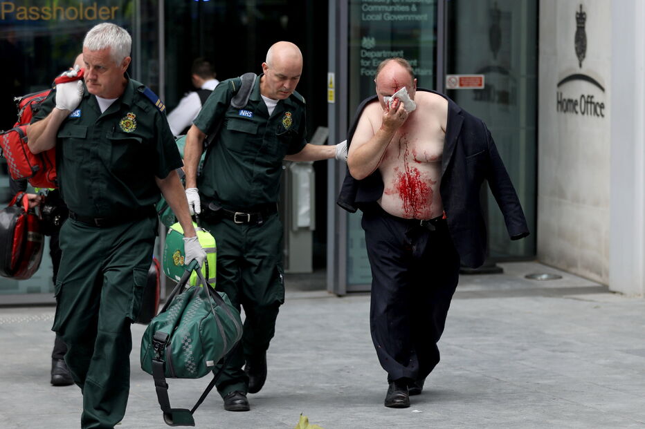 Homem esfaqueado na cara em Londres
