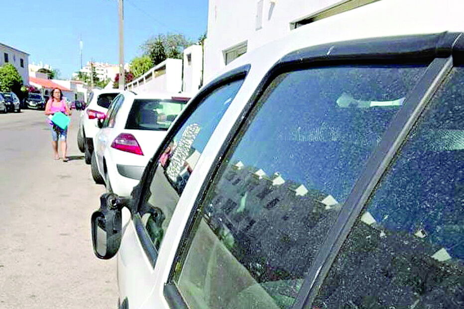 Carros vandalizados no centro de Albufeira