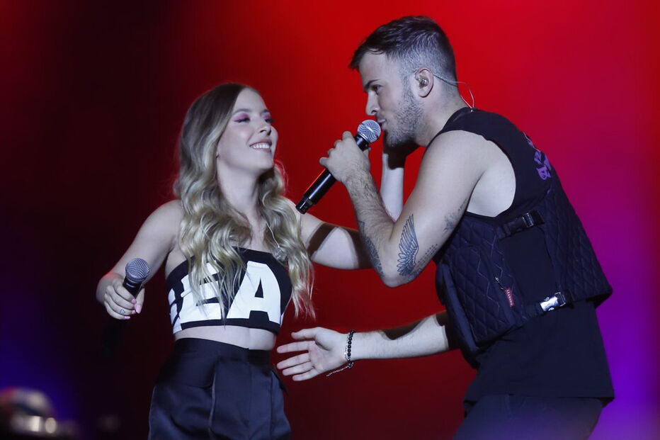 Sara e David Carreira juntos em palco
