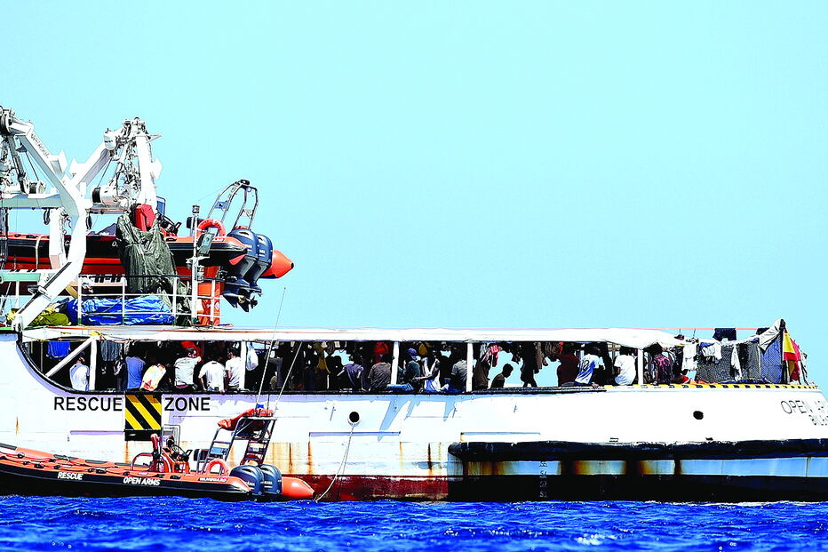 'Open Arms' espera autorização para aportar em Lampedusa