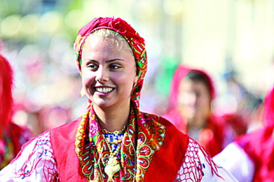 Mordomas exibem trajes e peças de ouro na Romaria da Senhora d’Agonia, em Viana do Castelo