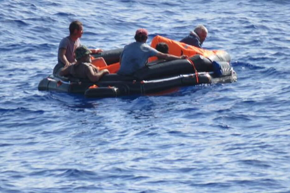 Força Aérea do Aeródromo do Porto Santo detetou a balsa com os pescadores