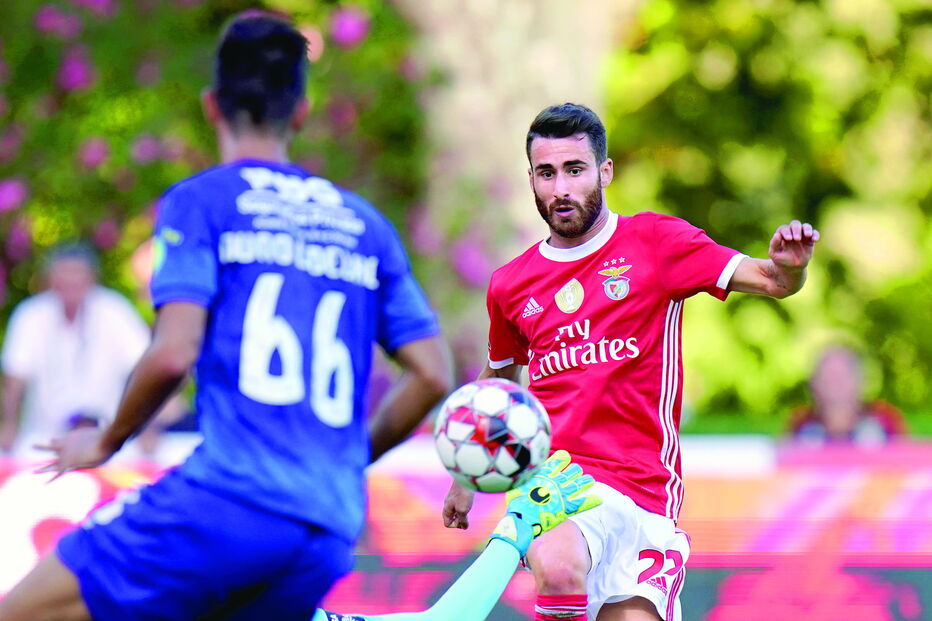 Rafa em mais um lance de ataque à baliza do Belenenses 