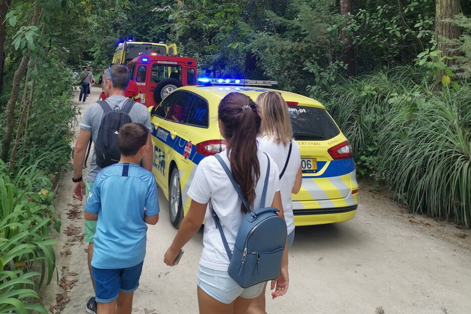 Homem cai de uma altura de 13 metros em cima de criança em Sintra