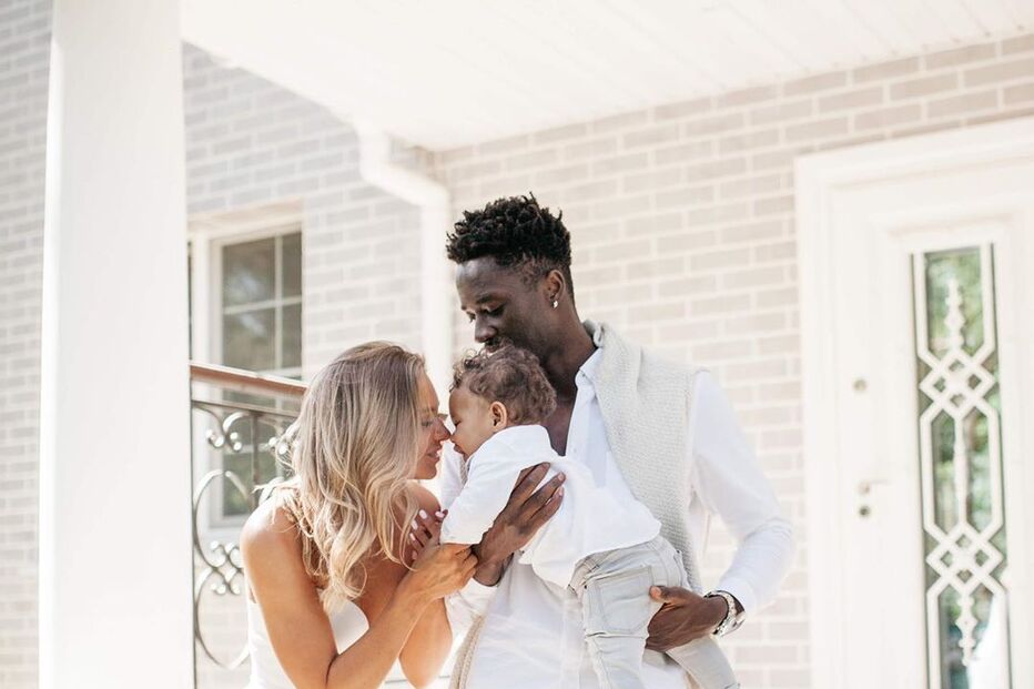 Éder com a mulher e o filho