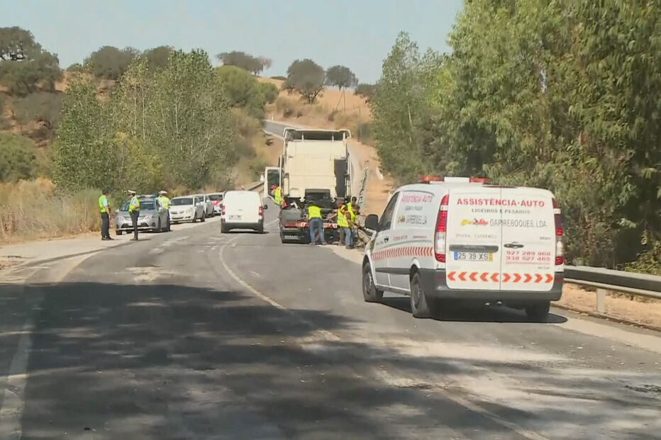 Um morto e um ferido em colisão rodoviária na EN254 em Évora