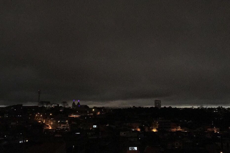 Incêndios na Amazónia fazem cair a noite em São Paulo às 15h00