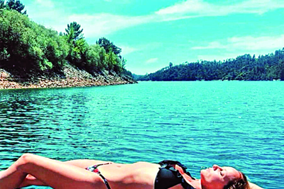 Nas redes sociais tem partilhado diversas imagens das suas férias de verão 