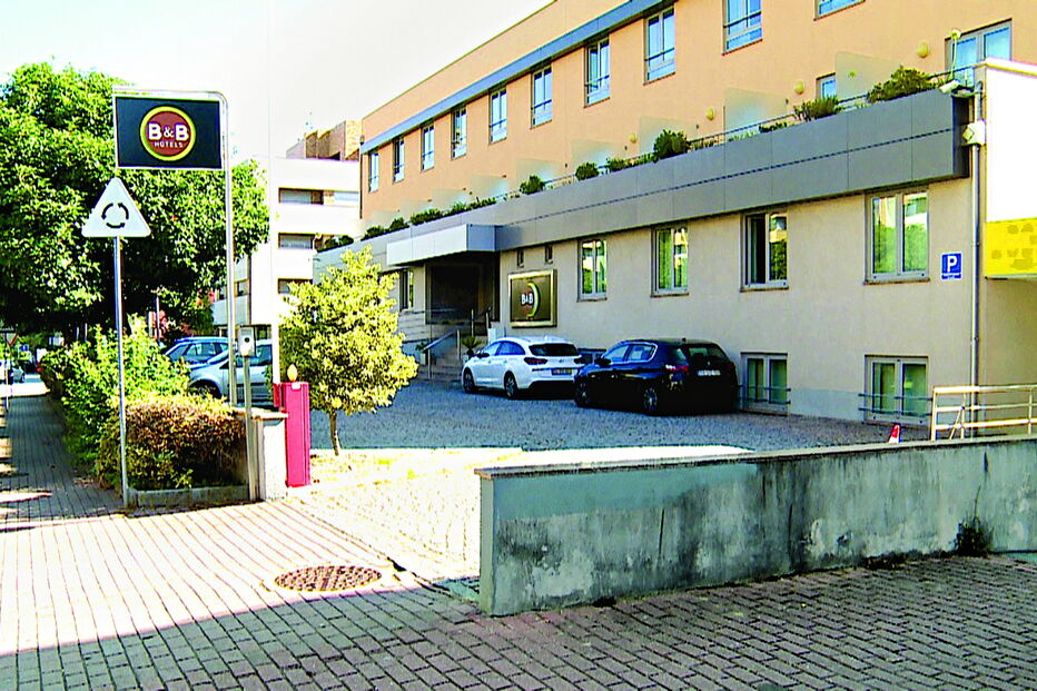 Funcionária da limpeza do hotel encontrou o hóspede, na cama, junto a comprimidos e substâncias tóxicas   