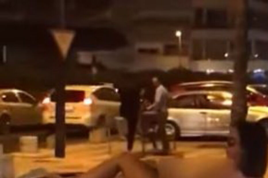 Vídeo mostra mulher nua em cima de Ferrari conduzido por dois homens em Ibiza