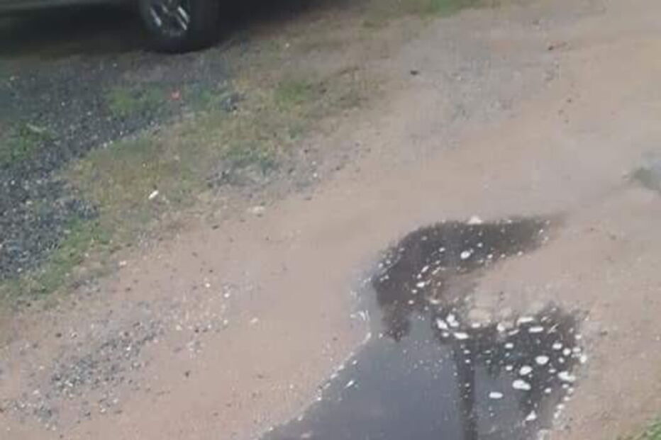 Partículas de fumo fazem cair chuva de água preta em São Paulo