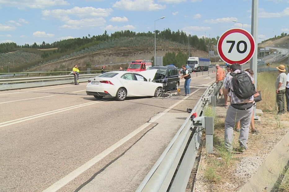 Colisão no IC8 em Proença-a-Nova faz nove feridos