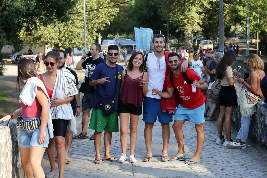 Festivaleiros 'invadem' Vilar de Mouros