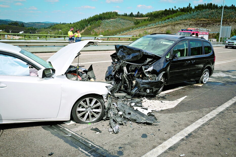Carro em contramão choca e fere cinco crianças em Proença-a-Nova