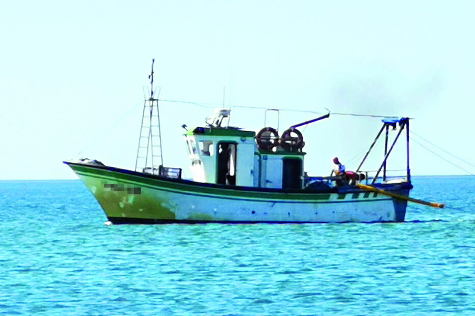 Aproximação de barcos de pesca ao areal da praia das Primas, em Altura,  preocupa os banhistas