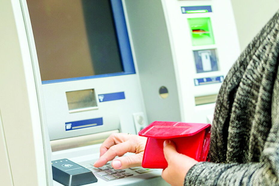 Obrigada a levantar dinheiro 