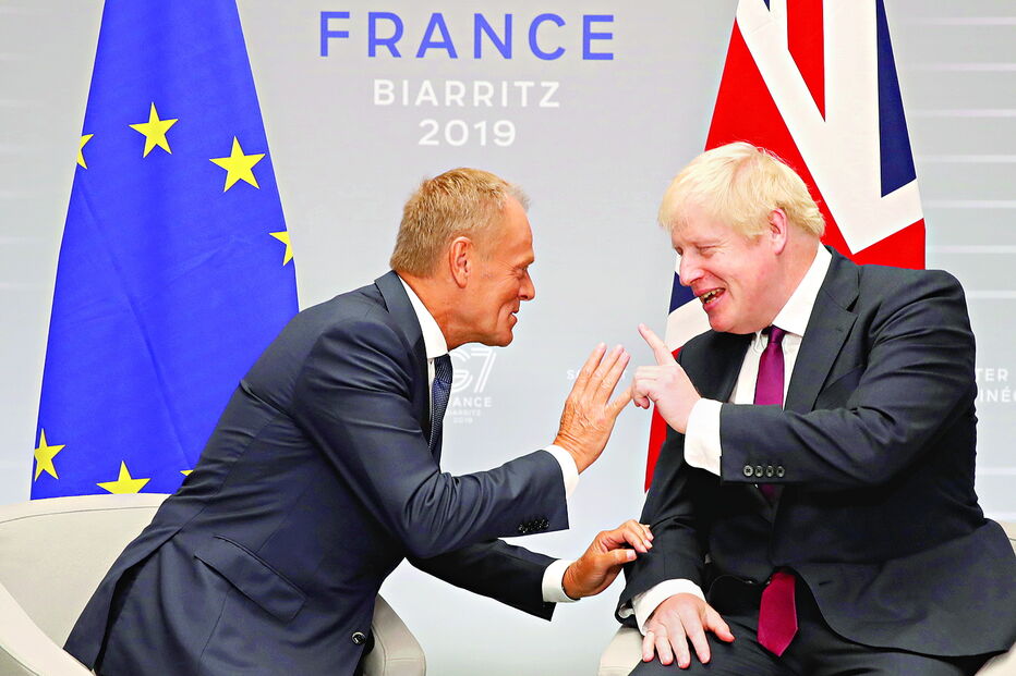 Boris Johnson reuniu-se com o presidente do Conselho Europeu, Donald Tusk, à margem da Cimeira do G7 em Biarritz