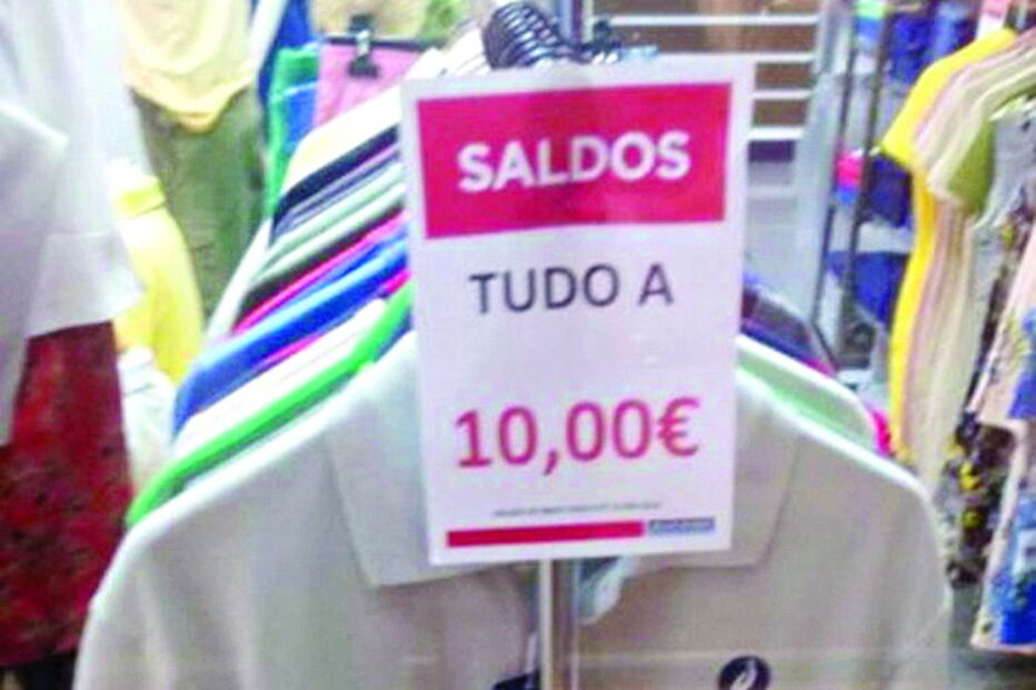 Fardas da polícia belga à venda por 10 euros na Maia