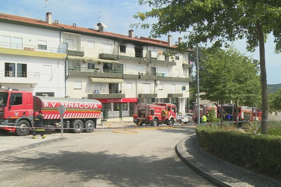 Explosão seguida de incêndio em apartamento faz três feridos em Coimbra