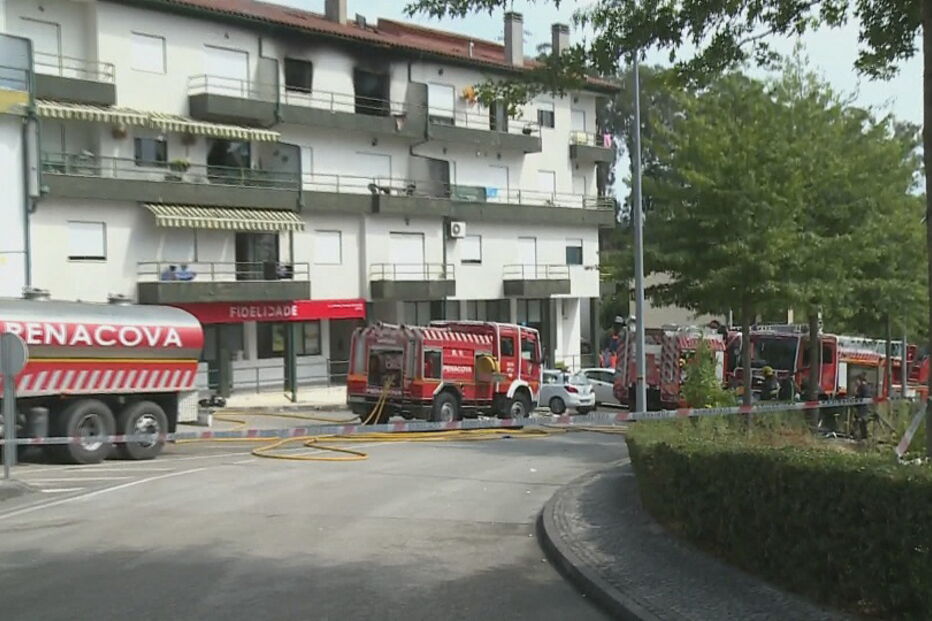 Explosão seguida de incêndio em apartamento faz três feridos em Coimbra