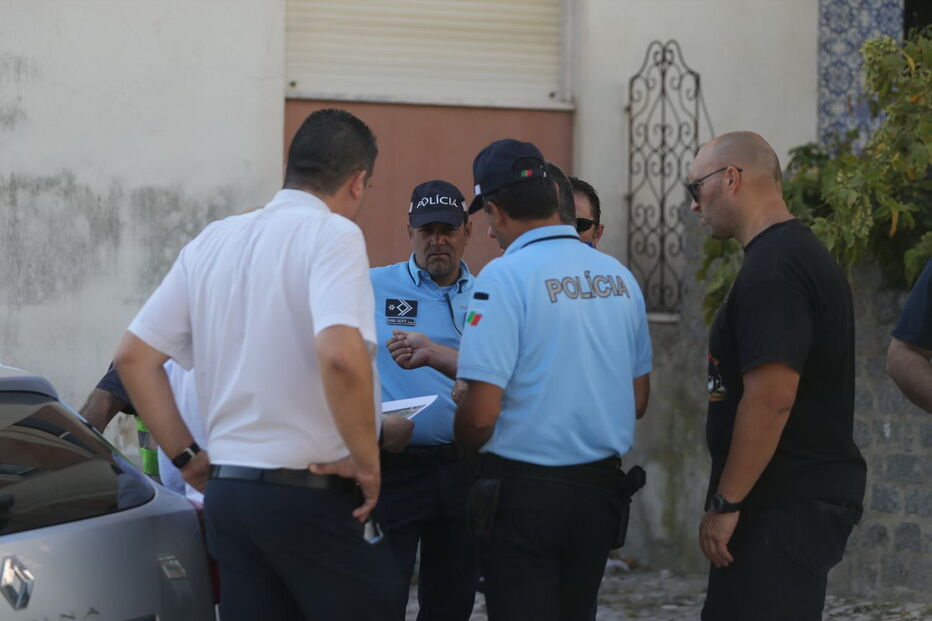 Autocarro desgovernado abalroa seis carros em Setúbal