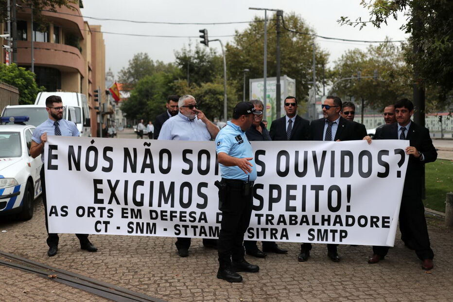 António Costa recebido no Porto por protesto de trabalhadores da STCP