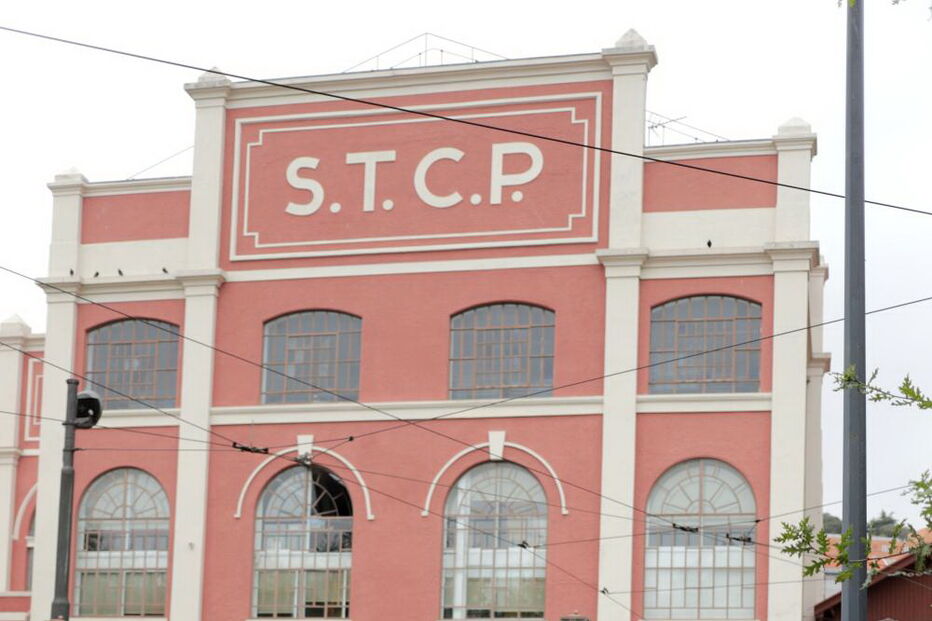 António Costa recebido no Porto por protesto de trabalhadores da STCP