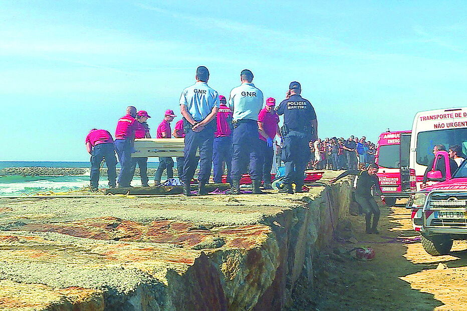 Corpos das vítimas foram levados pelos bombeiros de Esmoriz para autópsia