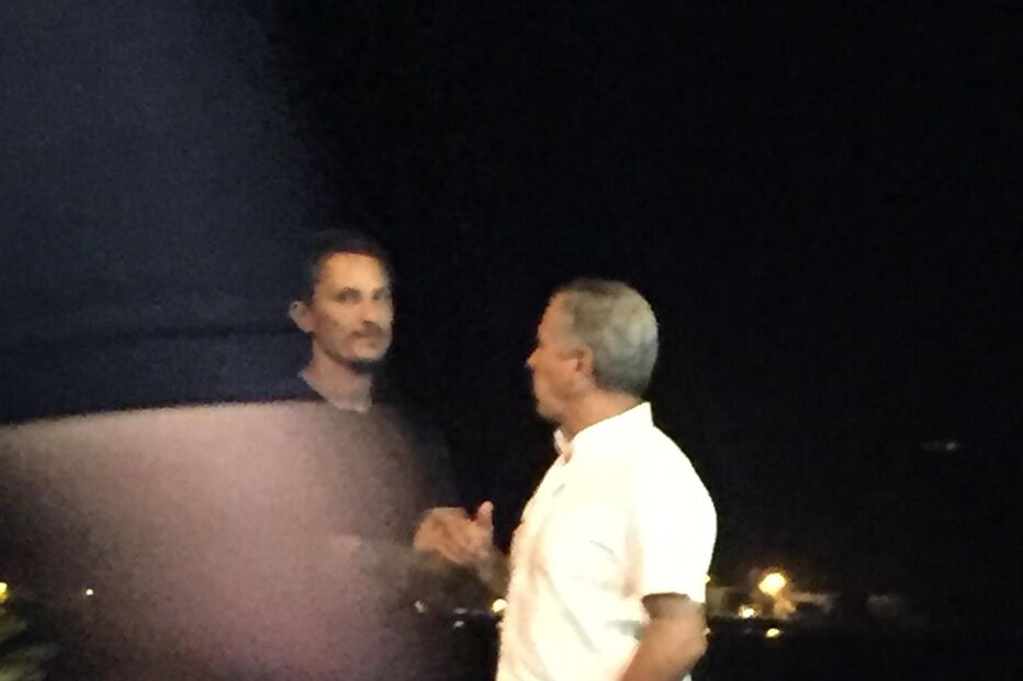 Futebolista do Benfica Ljubomir Fejsa diverte-se na noite lisboeta com amigo