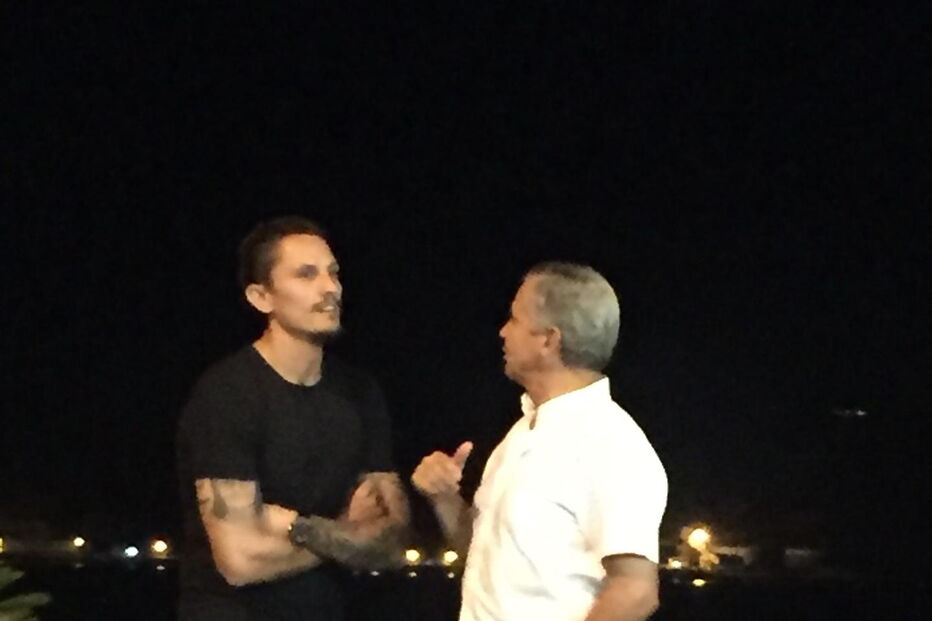 Futebolista do Benfica Ljubomir Fejsa diverte-se na noite lisboeta com amigo