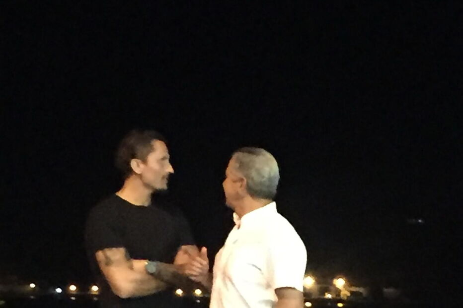 Futebolista do Benfica Ljubomir Fejsa diverte-se na noite lisboeta com amigo