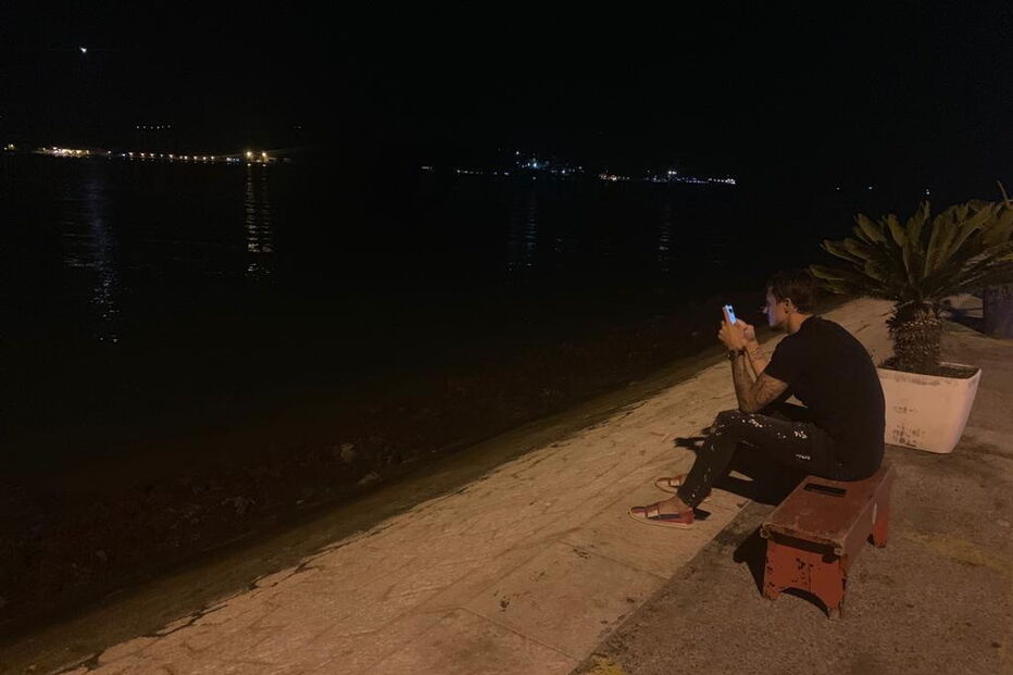 Futebolista do Benfica Ljubomir Fejsa diverte-se na noite lisboeta com amigo