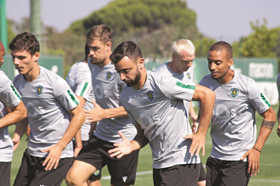 Bruno Fernandes mantém-se como jogador do Sporting, mas pode sair a qualquer momento. O mercado fecha na próxima segunda-feira  