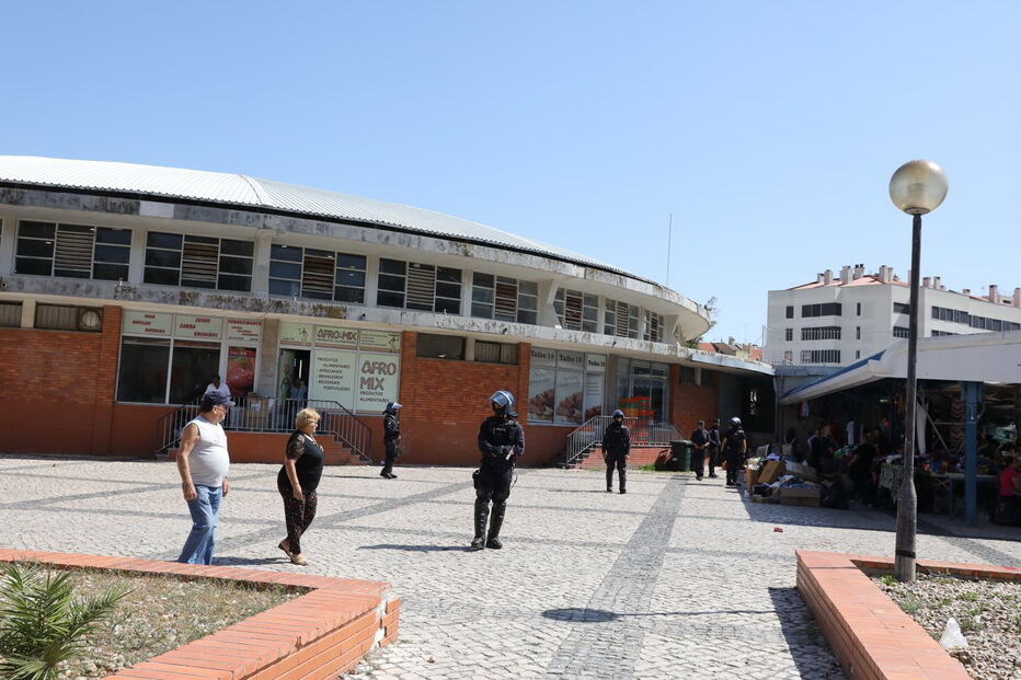 Operação policial no Mercado de Benfica