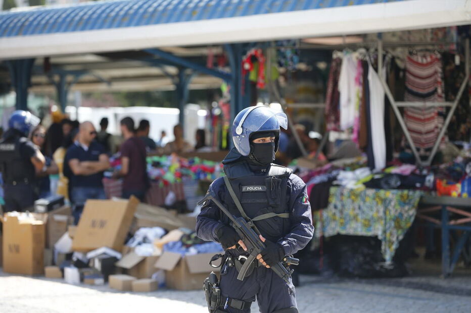 Operação policial no Mercado de Benfica